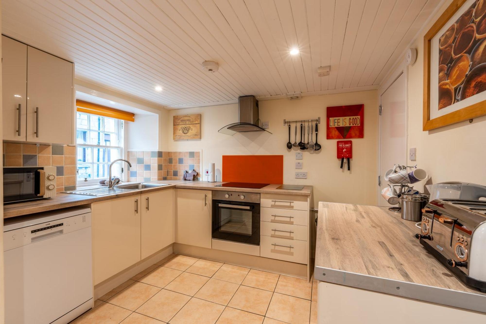 Whinstone Holiday Home In Falkland - Sleeps 8 Exteriör bild